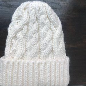 BRAND NEW IVORY GIRLS OR LADIES CABLED WINTER HAT